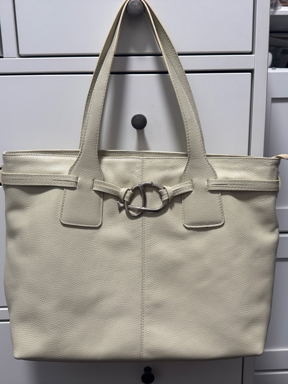 Vintage TOD’s Elegant Cream Leather Tote with Silver Ring Detail